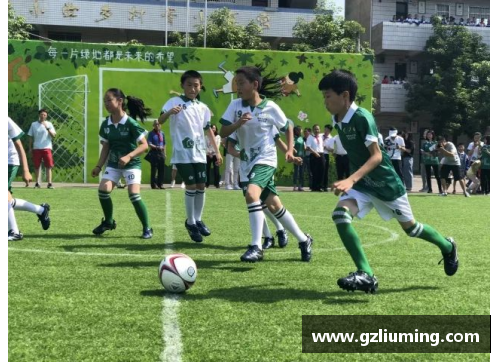 YY易游体育追逐梦想的少年球迷与足球明星的不解之缘